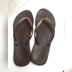Rockin Flip Flop Sandals Size 10 Bronce/Black
